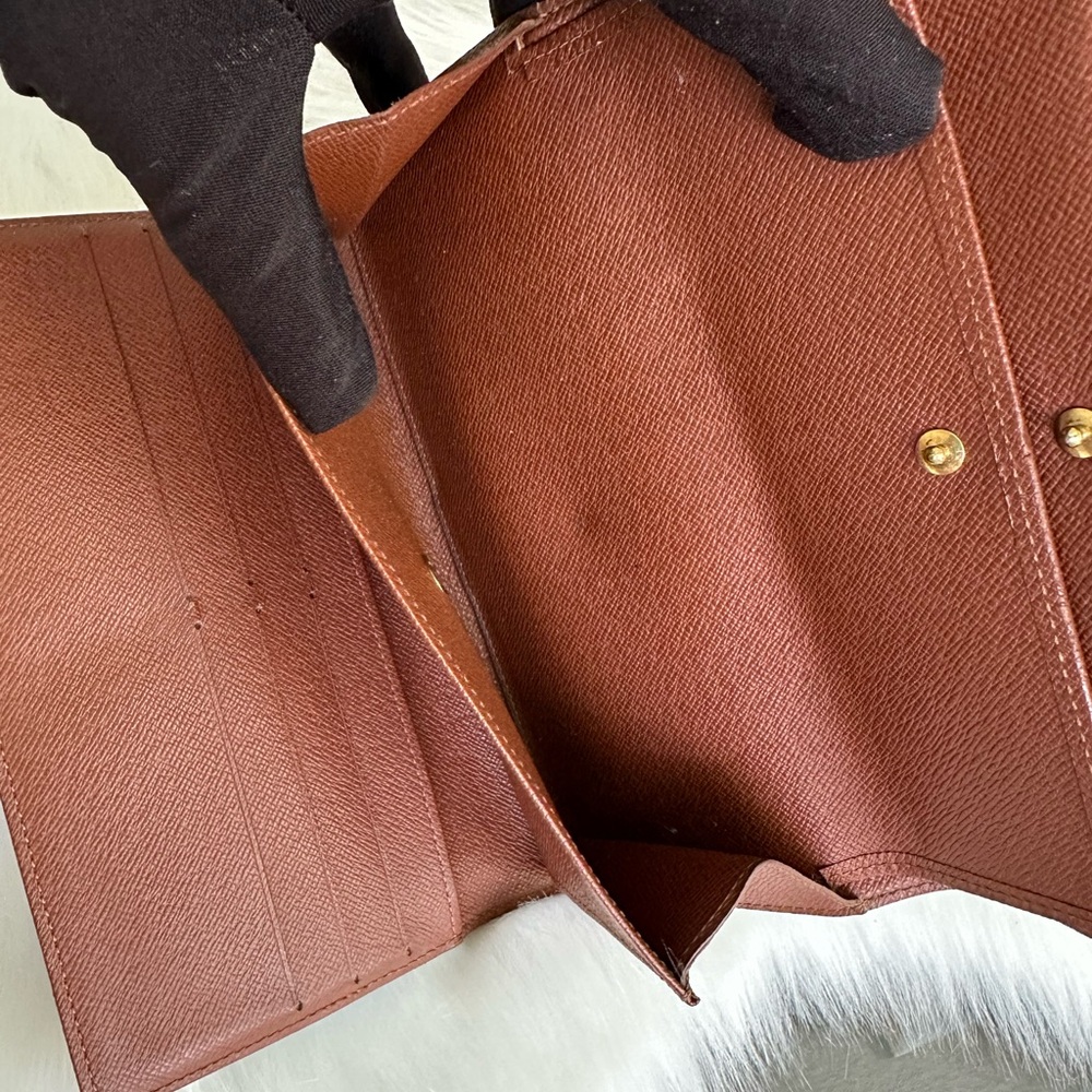 Stunning Brown Monogram Wallet - image 6